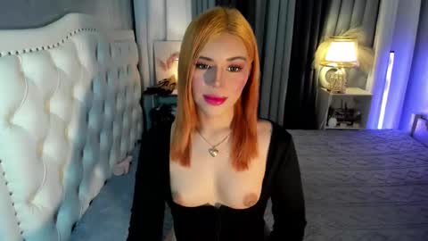 Snapshot of naughty_annaxx chatting on 12, 10, 2025 Anna online show from 12, 10, 2025