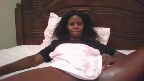 Snapshot of naughty_babe000 chatting on 17, 10, 2025 alisha online show from 17, 10, 2025