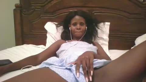 Snapshot of naughty_babe000 chatting on 19, 10, 2025 alisha online show from 19, 10, 2025