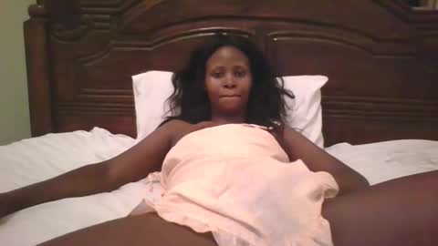 Snapshot of naughty_babe000 chatting on 25, 10, 2025 alisha online show from 25, 10, 2025