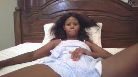 Snapshot of naughty_babe000 chatting on 7, 11, 2025 alisha online show from 7, 11, 2025