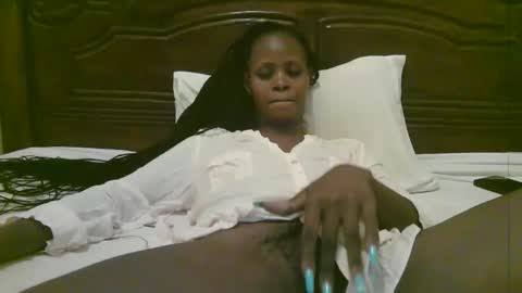 Snapshot of naughty_babe000 chatting on 13, 12, 2025 alisha online show from 13, 12, 2025