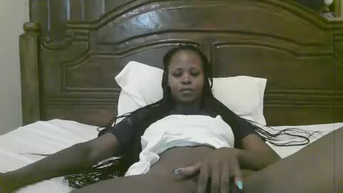 Snapshot of naughty_babe000 chatting on 15, 12, 2025 alisha online show from 15, 12, 2025