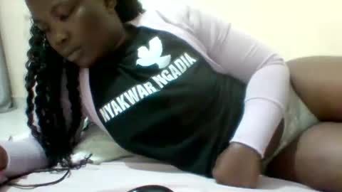 Snapshot of naughty_baddie5 chatting on 19, 5, 2026 candy online show from 19, 5, 2026