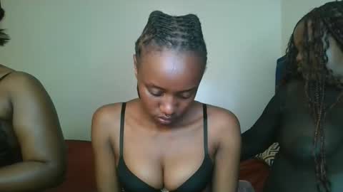 Snapshot of naughty_ellaa chatting on 24, 9, 2025 naughty_ellaa online show from 24, 9, 2025