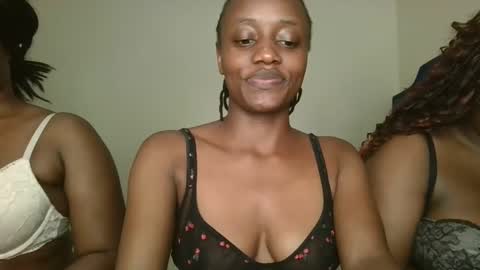 Snapshot of naughty_ellaa chatting on 30, 9, 2025 naughty_ellaa online show from 30, 9, 2025
