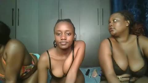 Snapshot of naughty_ellaa chatting on 10, 10, 2025 naughty_ellaa online show from 10, 10, 2025