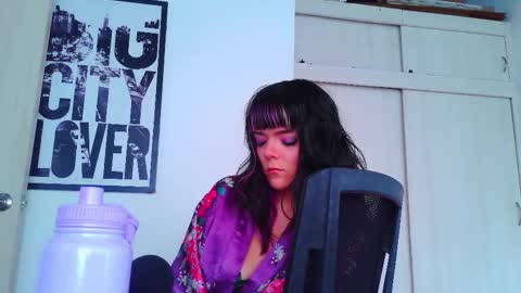 Em  please help me reach 100 thumbs up 3 online show from 16, 9, 2025