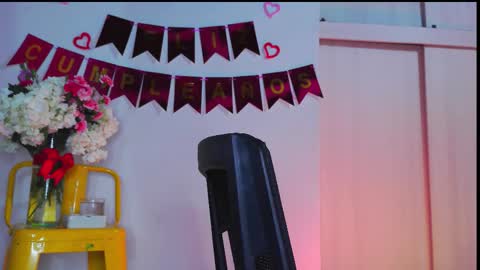 Snapshot of naughty_em_17 chatting on 20, 2, 2026 Em please help me reach 100 thumbs up 3 online show from 20, 2, 2026