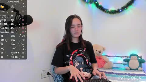 Snapshot of naughty_giirl_ chatting on 19, 12, 2024 lauh online show from 19, 12, 2024