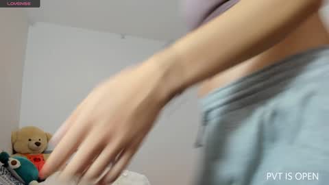 Snapshot of naughty_giirl_ chatting on 8, 1, 2025 lauh online show from 8, 1, 2025