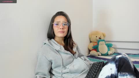 Snapshot of naughty_giirl_ chatting on 28, 1, 2025 lauh online show from 28, 1, 2025