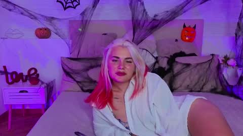 Snapshot of naughty_kittyy1 chatting on 27, 10, 2025 Maria online show from 27, 10, 2025