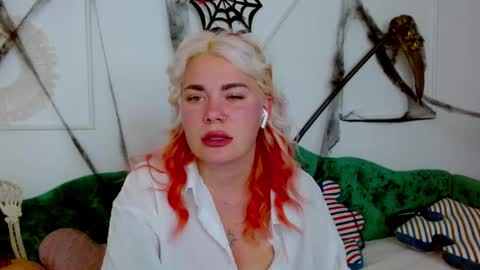 Snapshot of naughty_kittyy1 chatting on 29, 10, 2025 Maria online show from 29, 10, 2025