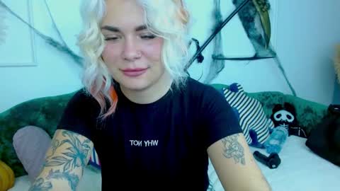 Snapshot of naughty_kittyy1 chatting on 30, 10, 2025 Maria online show from 30, 10, 2025