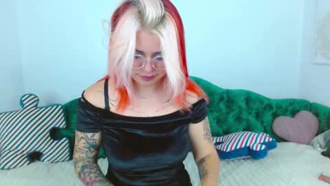 Snapshot of naughty_kittyy1 chatting on 17, 11, 2025 Maria online show from 17, 11, 2025