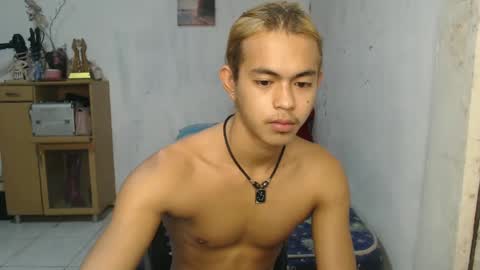 Snapshot of naughtyboylouie chatting on 3, 2, 2025 Loue online show from 3, 2, 2025