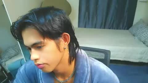 Snapshot of naughtyboylouie chatting on 18, 3, 2026 Loue online show from 18, 3, 2026