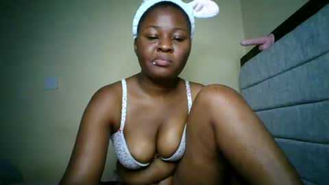 Snapshot of naughtybrownny chatting on 23, 6, 2026 MUMU online show from 23, 6, 2026