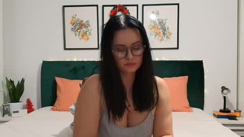 NaughtyBrunetteXXX online show from 2, 12, 2024