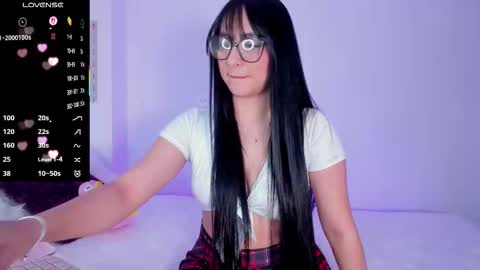 Snapshot of naughtybunnyy_1 chatting on 15, 10, 2025 online show from 15, 10, 2025