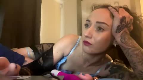 naughtycoupleweare online show from 25, 7, 2026