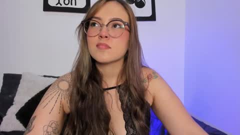 Snapshot of naughtycurvybbx chatting on 3, 10, 2025 LANAindependent model online show from 3, 10, 2025