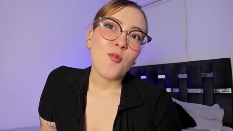 Snapshot of naughtycurvybbx chatting on 29, 10, 2025 LANAindependent model online show from 29, 10, 2025