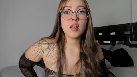 LANAindependent model online show from 10, 1, 2026