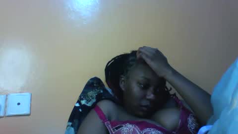 Snapshot of naughtygee100 chatting on 14, 11, 2025 Shee online show from 14, 11, 2025