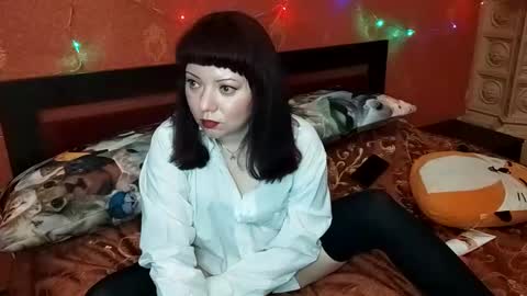 Snapshot of naughtyhousewifexx chatting on 8, 2, 2025 housewife Eva online show from 8, 2, 2025