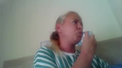 naughtyjennyblondeuk online show from 28, 4, 2026