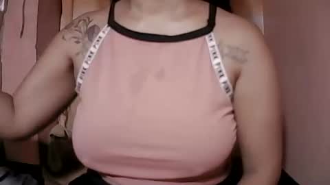 Snapshot of naughtymom_33 chatting on 9, 9, 2025 naughtymom_33 online show from 9, 9, 2025