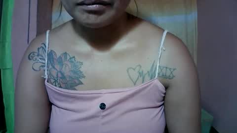 Snapshot of naughtymom_33 chatting on 28, 10, 2025 naughtymom_33 online show from 28, 10, 2025