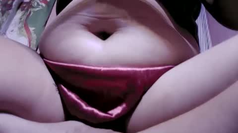 Snapshot of naughtymom_33 chatting on 9, 5, 2026 naughtymom_33 online show from 9, 5, 2026
