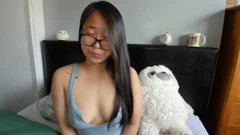 Snapshot of naughtynerdygirl chatting on 5, 10, 2025 Gigi Chu online show from 5, 10, 2025
