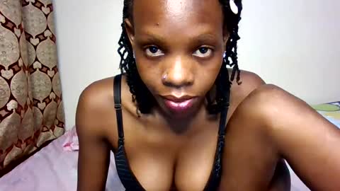 Snapshot of naughtysweetqueen chatting on 14, 6, 2026 queen online show from 14, 6, 2026