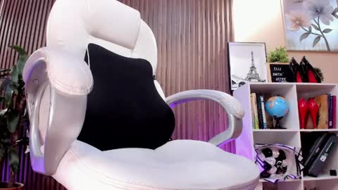 Snapshot of naugthyelli chatting on 9, 6, 2026 online show from 9, 6, 2026