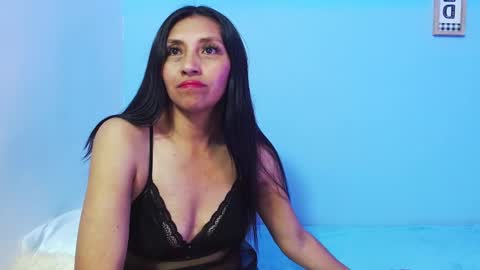 Snapshot of naya_10 chatting on 6, 10, 2025 naya_10 online show from 6, 10, 2025