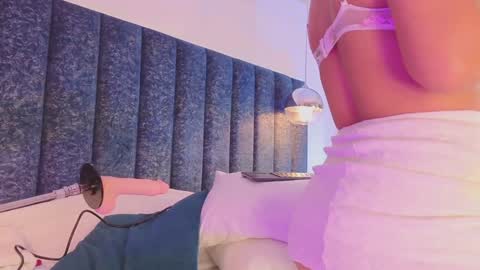 Juli  online show from 2, 2, 2025