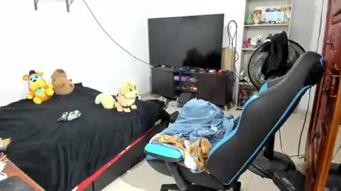 Geek Nicole    im Neeko UwU online show from 18, 6, 2026