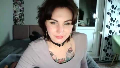nefertiti_queen online show from 11, 9, 2025