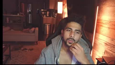 Snapshot of neilsing chatting on 18, 12, 2025 neil online show from 18, 12, 2025