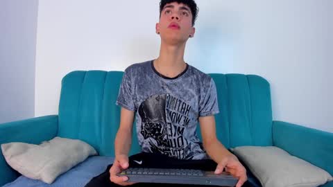 Snapshot of neoraptis chatting on 17, 12, 2024 NeoRaptis jhonatan online show from 17, 12, 2024