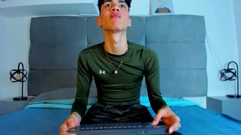 Snapshot of neoraptis chatting on 13, 2, 2025 NeoRaptis jhonatan online show from 13, 2, 2025