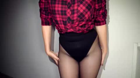Snapshot of nerii11i chatting on 4, 12, 2025 Crystal New online show from 4, 12, 2025
