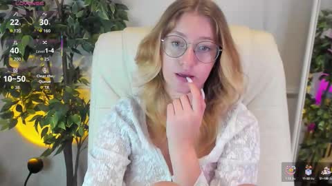 Snapshot of nerissa_xo chatting on 4, 10, 2025 Nerissa online show from 4, 10, 2025