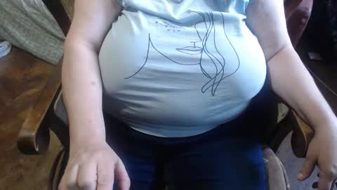 Snapshot of new_milf chatting on 23, 9, 2025 Lilly online show from 23, 9, 2025