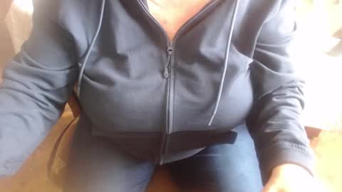 Snapshot of new_milf chatting on 17, 10, 2025 Lilly online show from 17, 10, 2025
