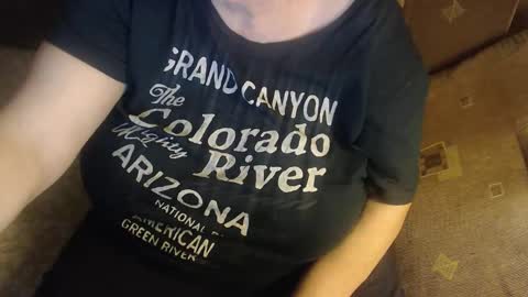 Snapshot of new_milf chatting on 28, 10, 2025 Lilly online show from 28, 10, 2025